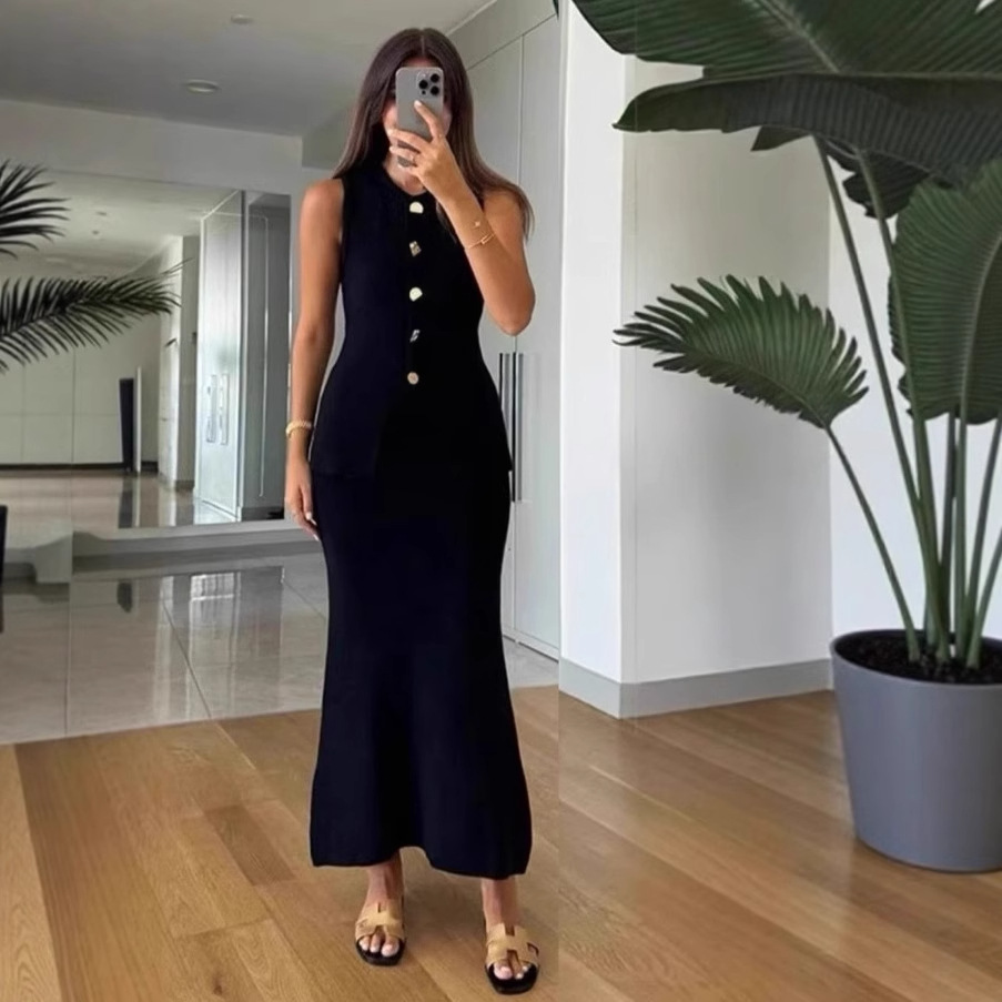 Formal Women'S Wear - ชุดเซ็ต 2 ชิ้น เสื้อทรงเข้ารูปคอทรงกลม แขนกุด ติดกระดุมแถวเดียว